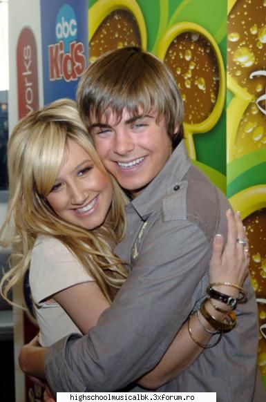 ashly tisdale il place pe zac - ashleylav - vanessa si zac
