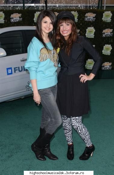 :zzz: am auzit ca demi si selena sunt f bune am mai auzit k s-au aliat ipotriva lui miley cirus