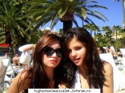 vacanta sunt prietene demi lovato si selena gomez-cele mai bune prietene