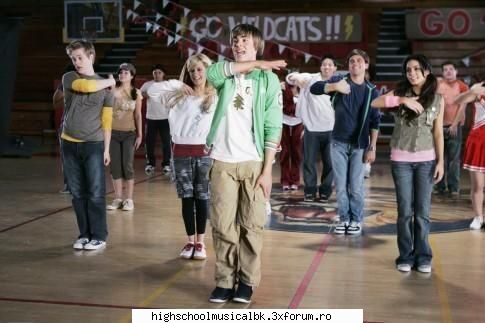 poze din HSM danseaza cu noi - ashleylav - HSM danseaza cu noi